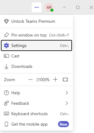 Meniul cu cele 3 puncte și opțiunea Settings din Teams