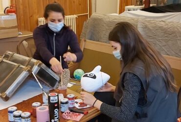 STUDENŢII FACULTĂŢII DE DESIGN – PARTE A ECHIPEI DE CREAŢIE A CELEI MAI RECENTE PRODUCŢII TEATRALE ARĂDENE „Cutia mecanică 7.0”