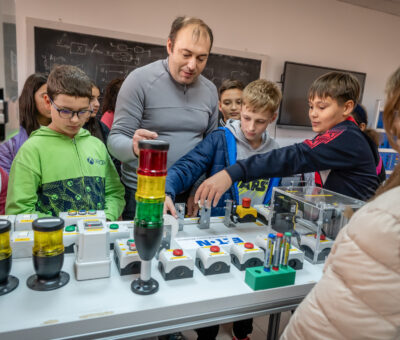 3stinta in scoli 23 10 64